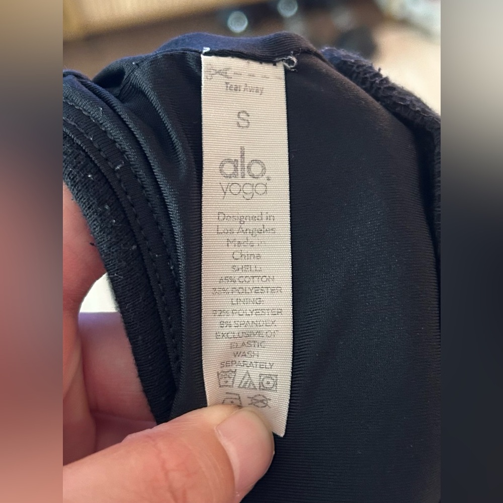 Alo Yoga Accolade Sweatshirt Black Sports Bra - S - Picture 7 of 10